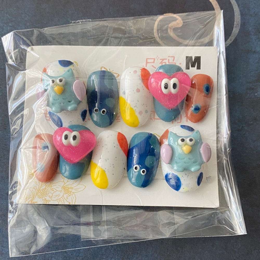 Colorful Fish Charms Decorations with Owl and Heart Designs Press-On Nail Set